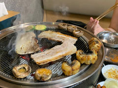 -围炉肉舍丹东海鲜烤肉·烤活鳗(步行街店)