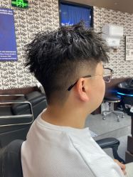 点击看大图 -大人物·男士理发馆