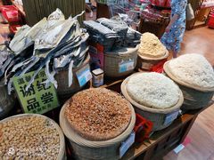 -佳品超市(三亚华庭店)