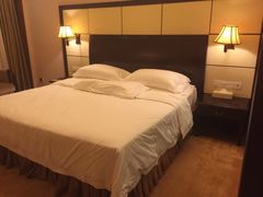 2米大床-维也纳国际酒店(深圳新洲店)