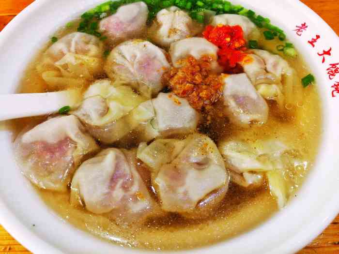 打分    /人 很好吃很正宗的上卢大馄饨~果然上卢馄饨还是要去上卢吃