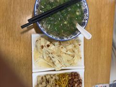 -八百里牛肉汤(盖饭·锅贴·万象城店)