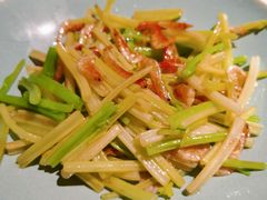 樱花虾炒西芹-庐灶江南·江南菜·四合院Bistro(东直门雍和宫·原华侨宾馆店)