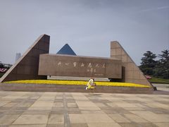 -龙华烈士纪念馆-停车场