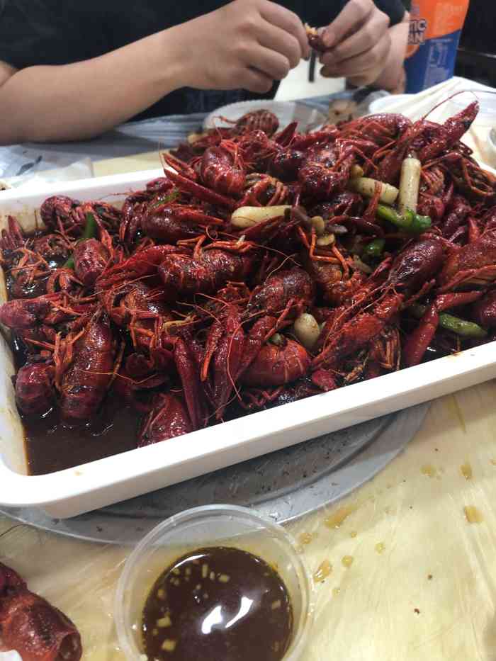 在朋友家附近 说是一直吃 但是感觉和阿木龙虾总店的味道不太一样,称