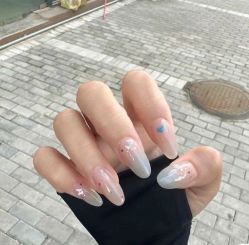 -蜜桃美甲美睫化妆