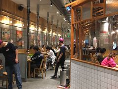 等位区-姜虎东白丁烤肉(虹桥天地店)