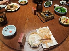 -老滇山寨•云南特色菜•地方菜•民族风情歌舞表演(金碧店)