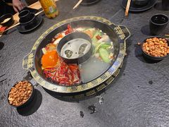 牛油骨汤番茄三味锅-味舵主重庆火锅(邓尉路店)