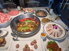 -茅草房·河畔园林火锅