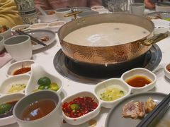 -洪氏嗨捞·广东猪肚鸡·椰子鸡火锅(西咸万象城店)