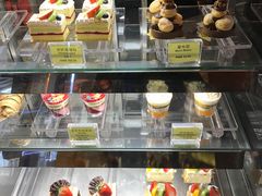 面包甜点陈列柜-咖啡CHA自助餐厅(香格里拉饭店)