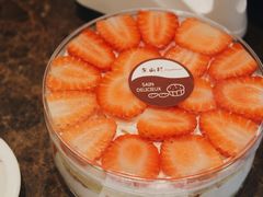 草莓便当盒-龙山村烘焙工坊(杨庄店)