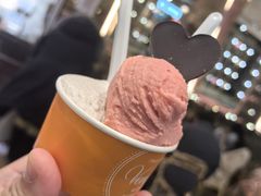 草莓冰淇淋-VENCHI 闻绮(北京国贸商城店)