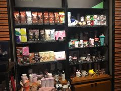 零售区-星巴克(上海虹桥新天地二店)
