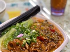 酸菜肥肠米线-新辉港式茶餐厅(北栅店)