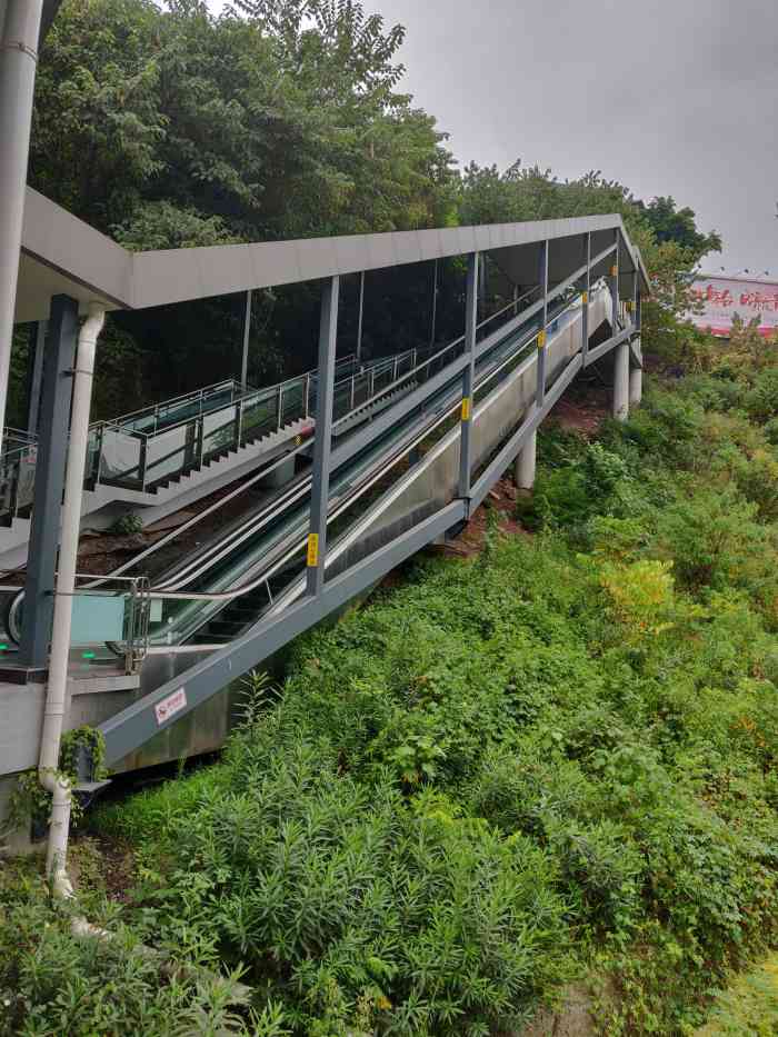 唐家院子轻轨站-"每天都要坐的三号线,不能不给个超赞好评哈.