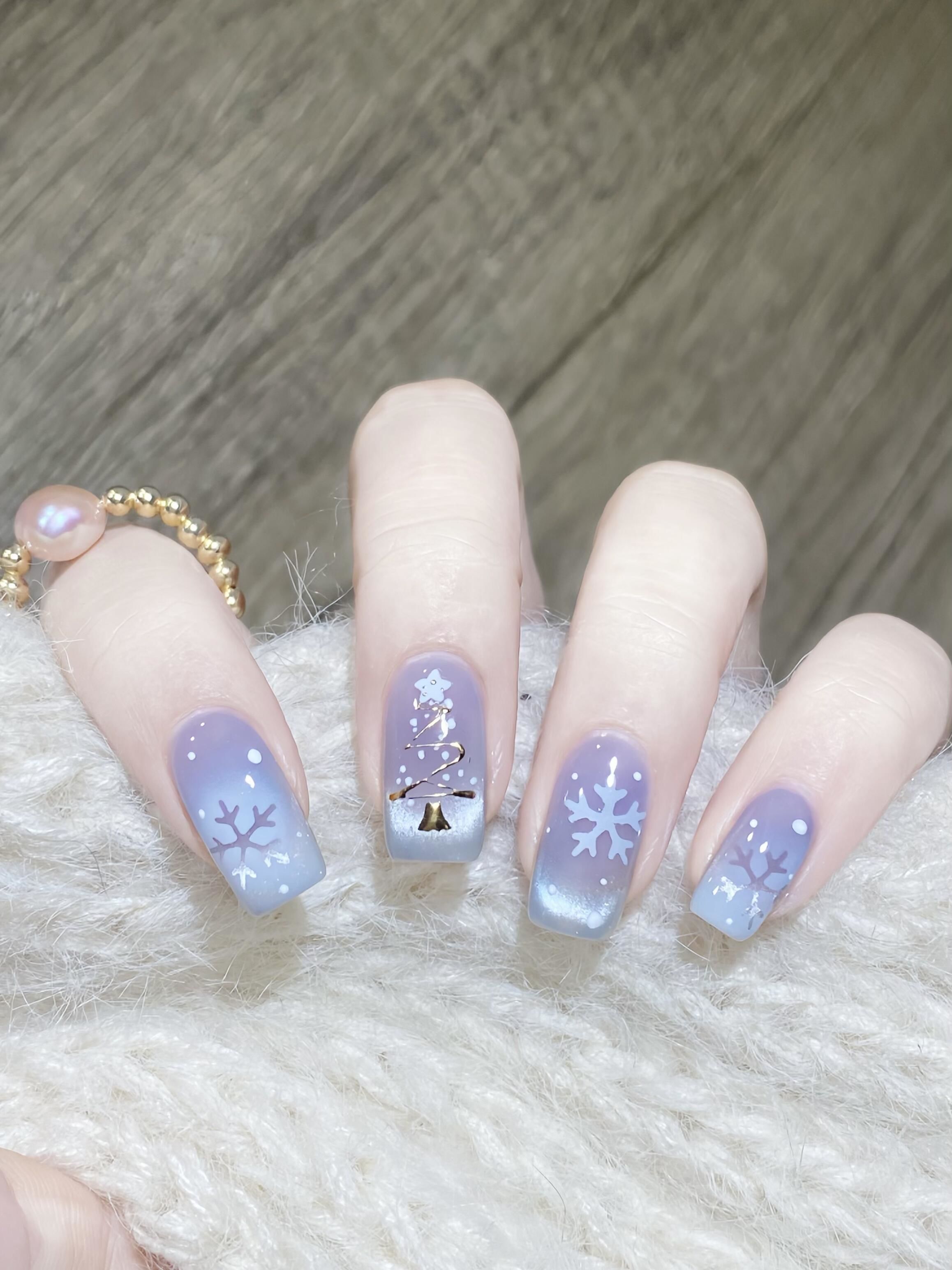 被蓝色圣诞雪花美甲美哭啦😜