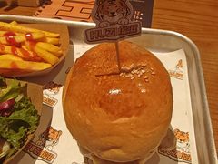 -HUZI虎滋精酿餐吧(京西大悦城店)