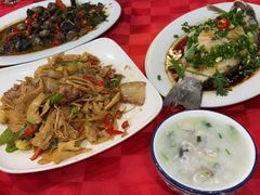 蛋炒河粉-先鲜鲫鱼粥