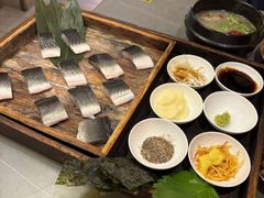 -围炉肉舍•炭烤活鳗•丹东海鲜烤肉(步行街店)