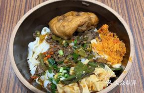 Stir-fried Yellow Beef Dry Noodles