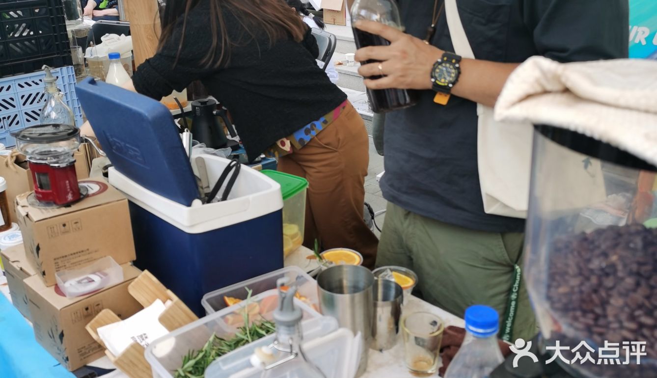 在市集喝上一杯[调皮]