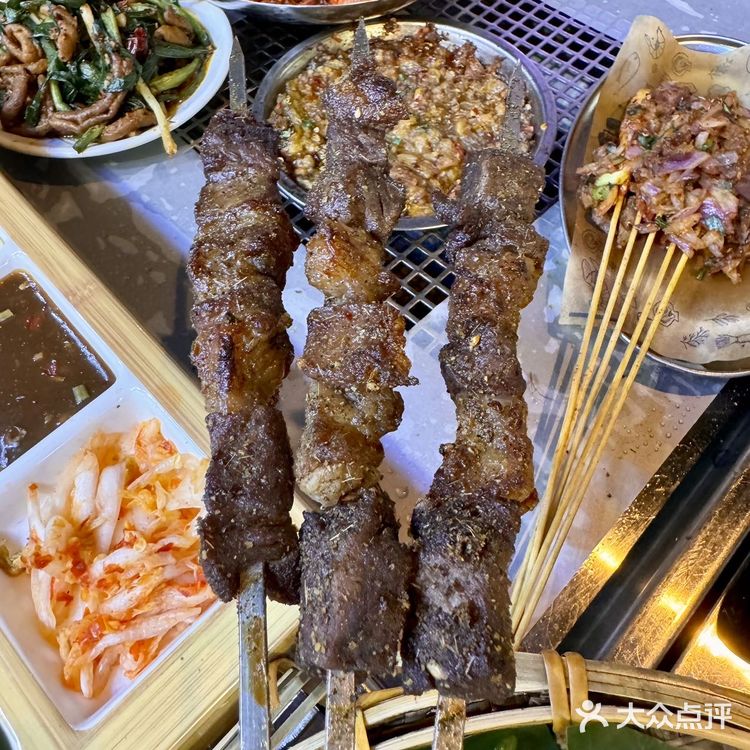 这家烧烤不愧是大理的排队王… 这家烧烤在大理真的毫无对手