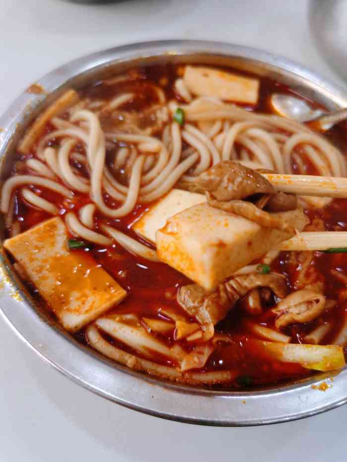 白象建国猪脏粉-"因为建国之前被封,胆小的人不配吃建国,导.