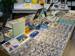 -天空之镜眼镜店蔡司依视路配镜授权零售店(望京颐堤港店)