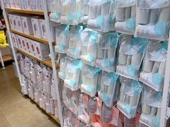 -名创优品(北京新中关购物中心地铁层店)