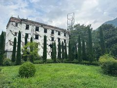 -四川汶川特大地震漩口中学遗址
