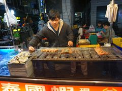 -六合夜市