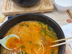 -花馬肆.云南过桥米线(汉神购物广场现场熬汤店)