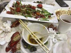 -虾弄弄海派小龙虾·牛羊蝎子火锅