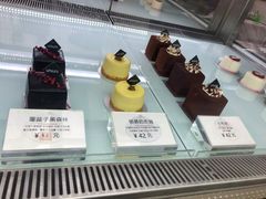 -UNI UNI(环亚凯瑟琳店)