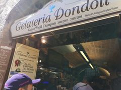 -Gelateria Dondoli