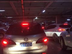 -大润发杨浦店-停车场