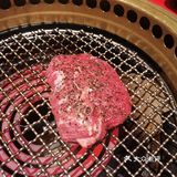 由专门的服务小哥亲自来烤，菲力牛肉烤的超嫩
