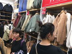 -优衣库(郑州丹尼斯大卫城店)
