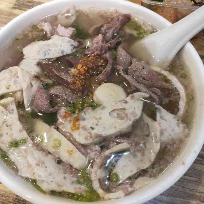 「猪杂汤果皮」猪杂汤果皮分量真的很足,有猪肝,猪心,肉饼,肉丸,汤底