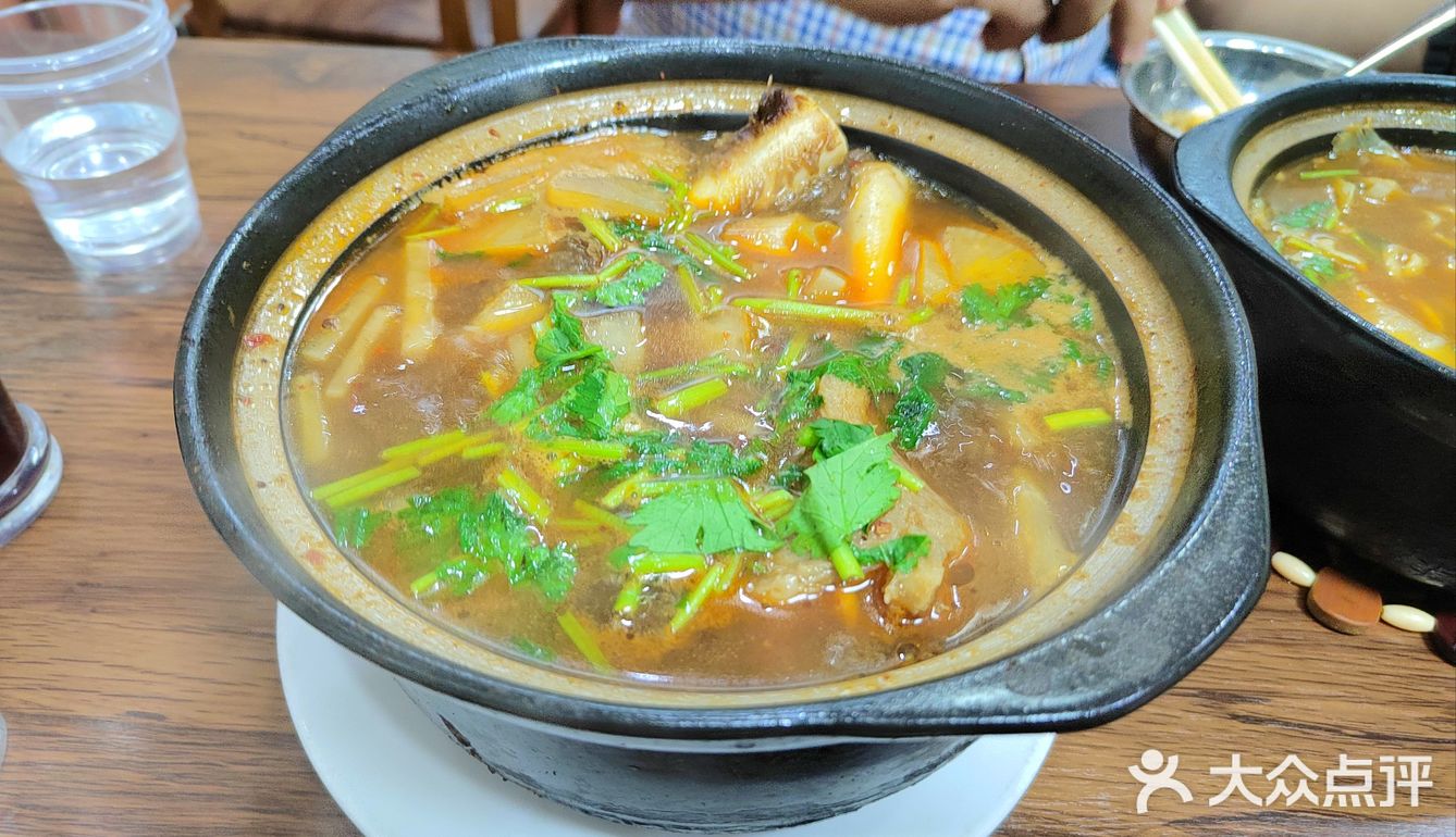 阿建羊肉砂锅的面和羊骨头