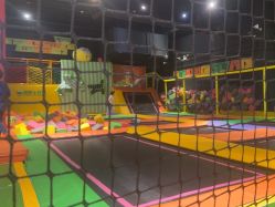 -蹦蹦跳跳(新奥购物中心店)