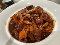 红烧肉炒鲜笋-加顺农场餐厅