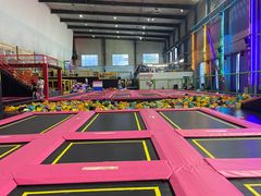 -反弹空间蹦床主题乐园