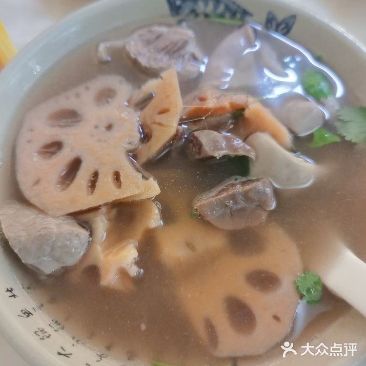 今天特意来这家店吃他们家的莲藕猪杂汤