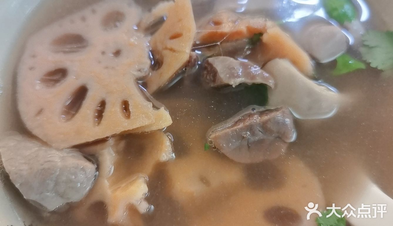 今天特意来这家店吃他们家的莲藕猪杂汤