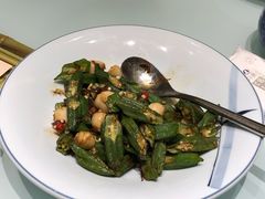 秋葵炒贝丁-新海渔港·胶东海鲜家常菜·家宴(奥体中心店)