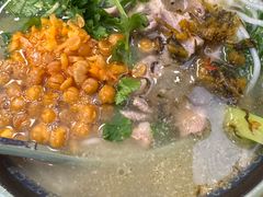 猪肝瘦肉粉-硒泉筒骨汤粉