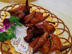 燒乳鴿-君之悦酒家(容山路店)